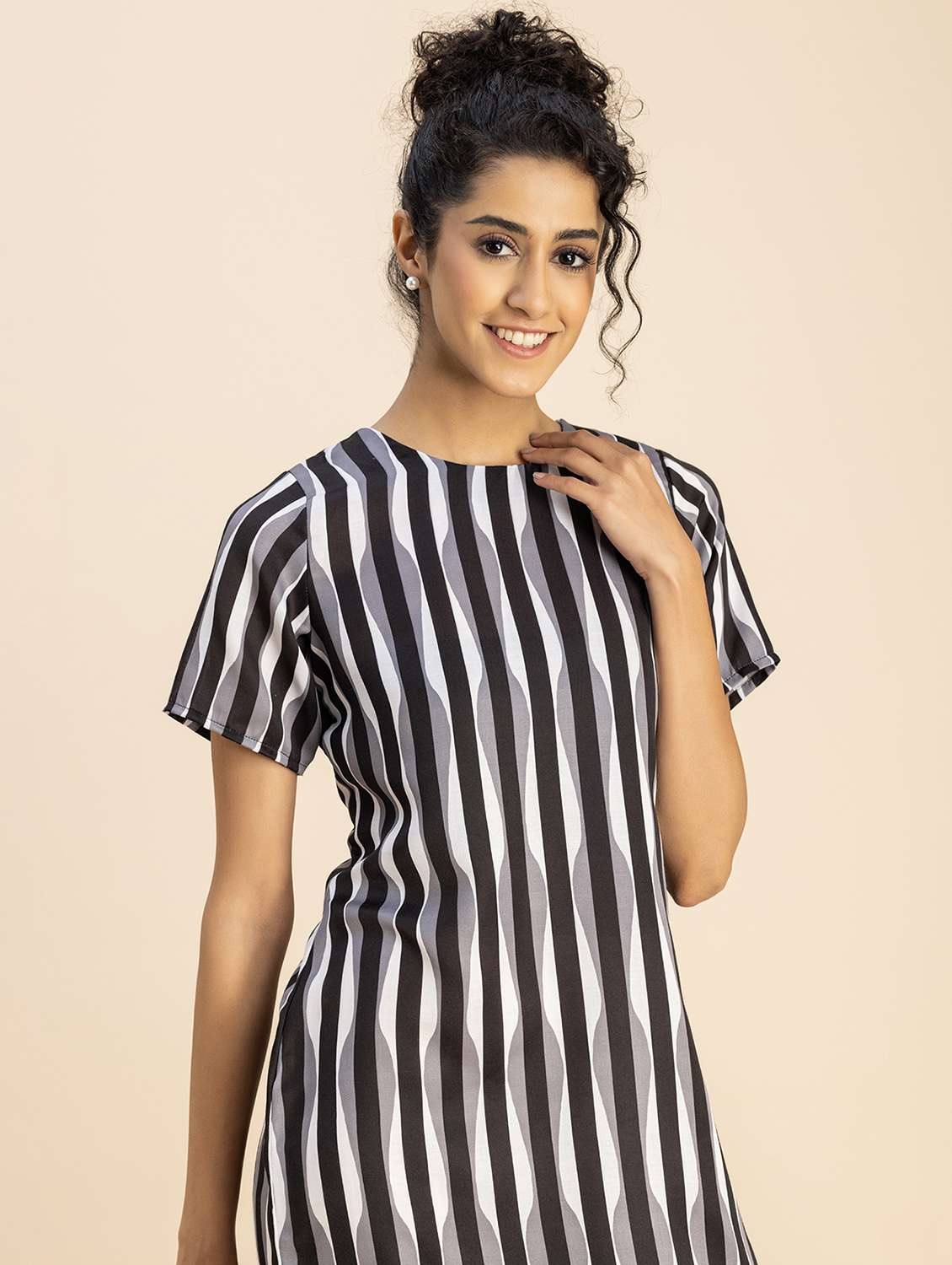 women black stripes printed straight dress - 20817245 -  Standard Image - 4