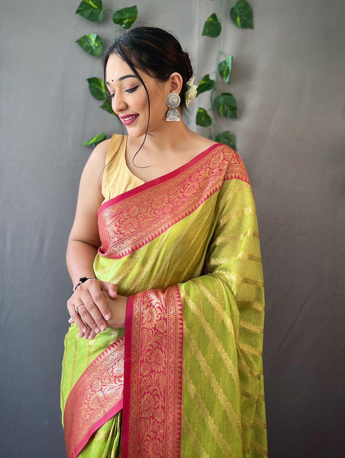 women self design bordered saree with blouse - 20819402 - Standard Image - 1