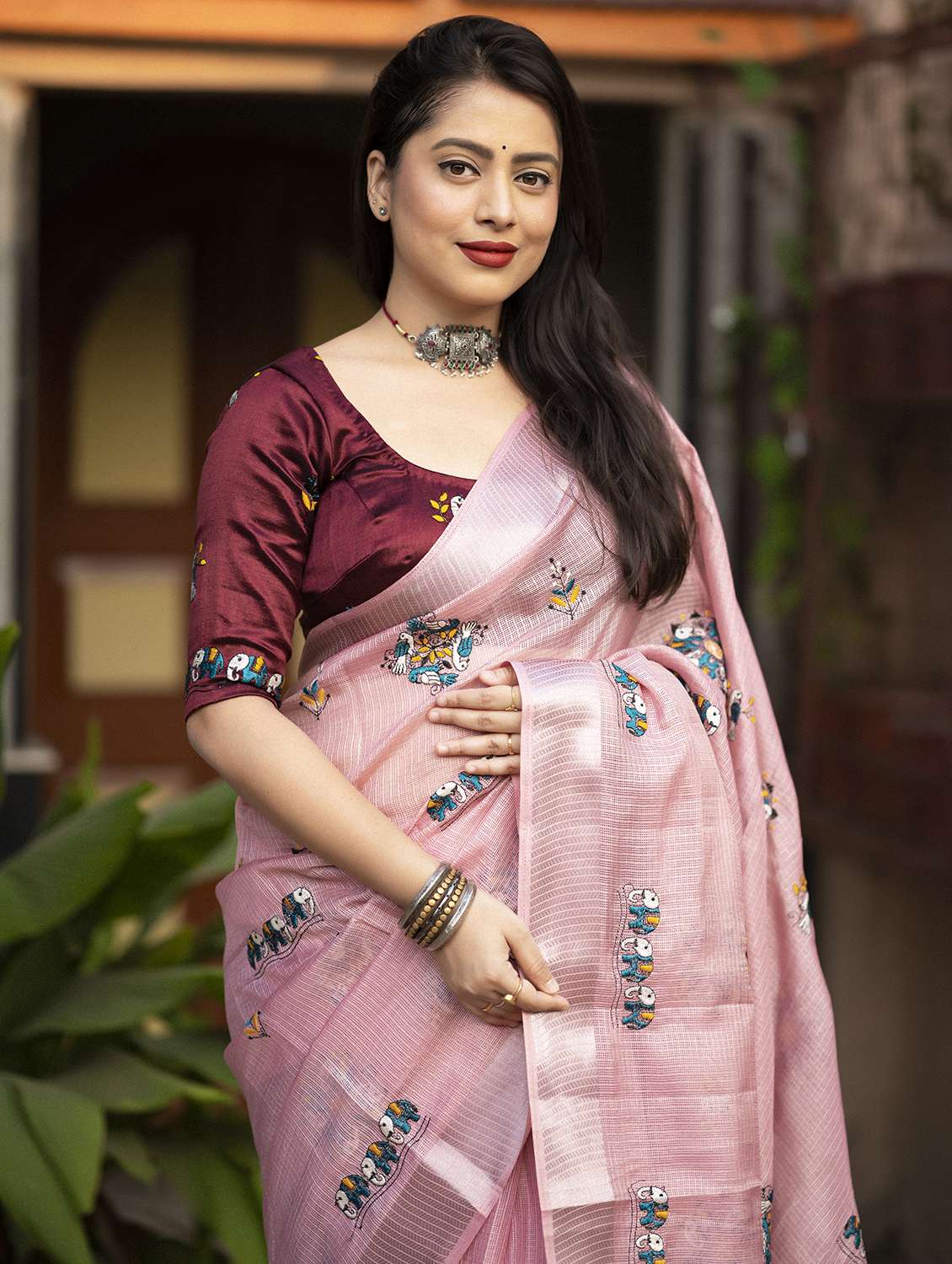 Women Pink Embroidered Saree - 20819411 -  Standard Image - 1