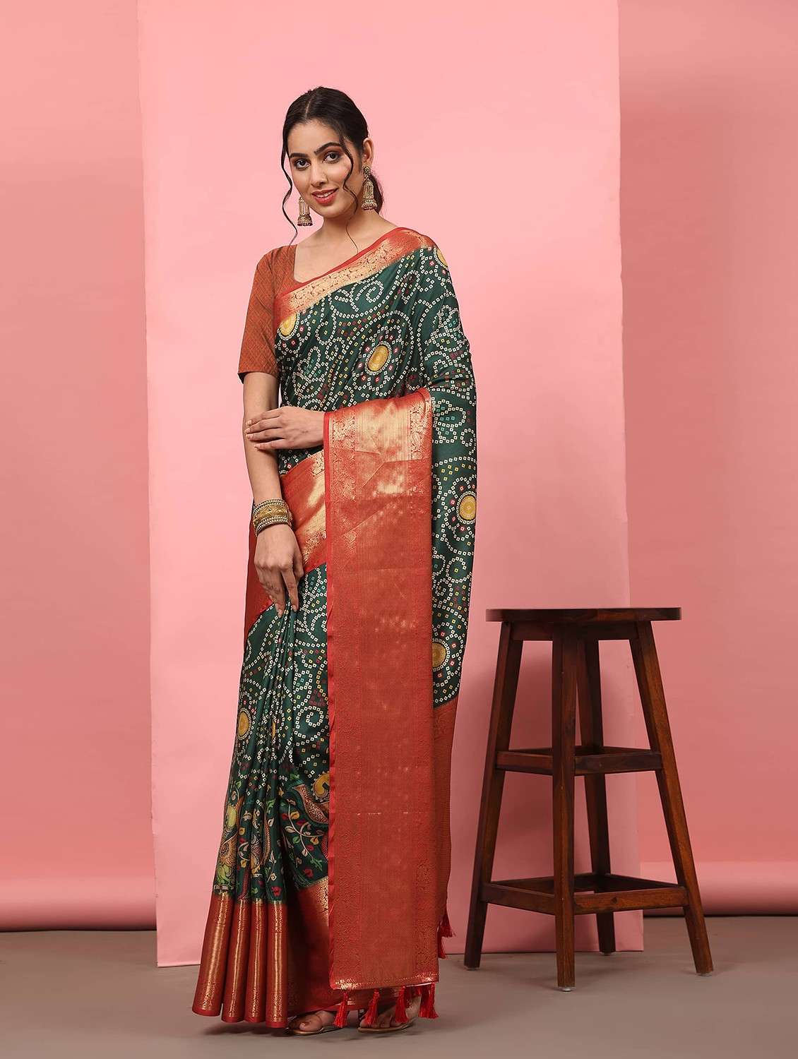 women green bandhani printed saree - 20827715 - Standard Image - 1