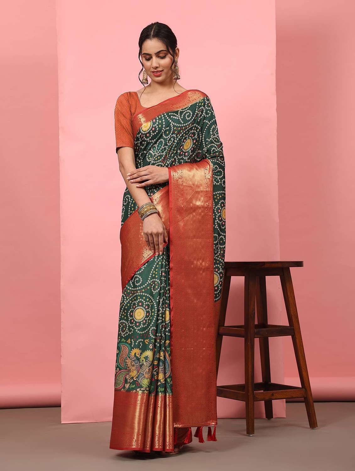 women green bandhani printed saree - 20827715 - Standard Image - 4