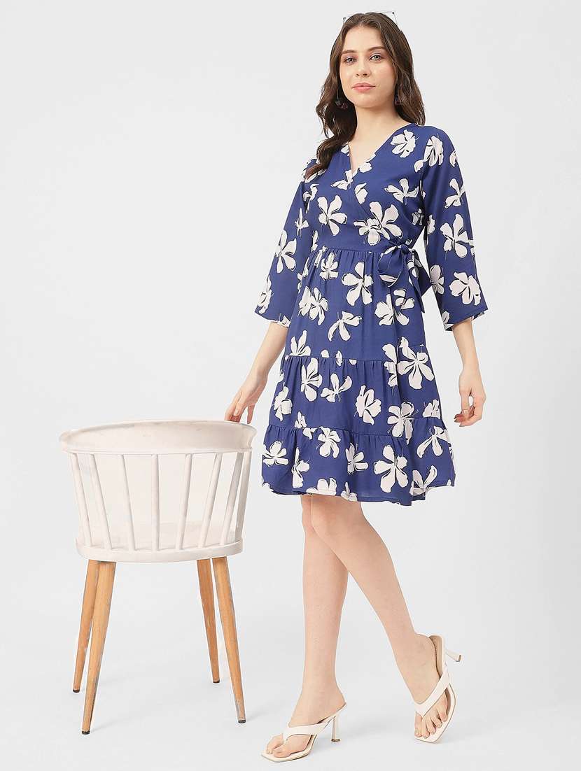 women blue floral printed wrap dress