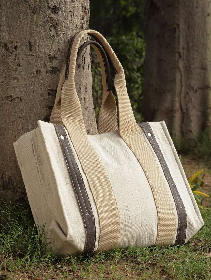 sisal cream & black solid cotton jute & leather handheld bag - 20850246 - Zoom Image - 0