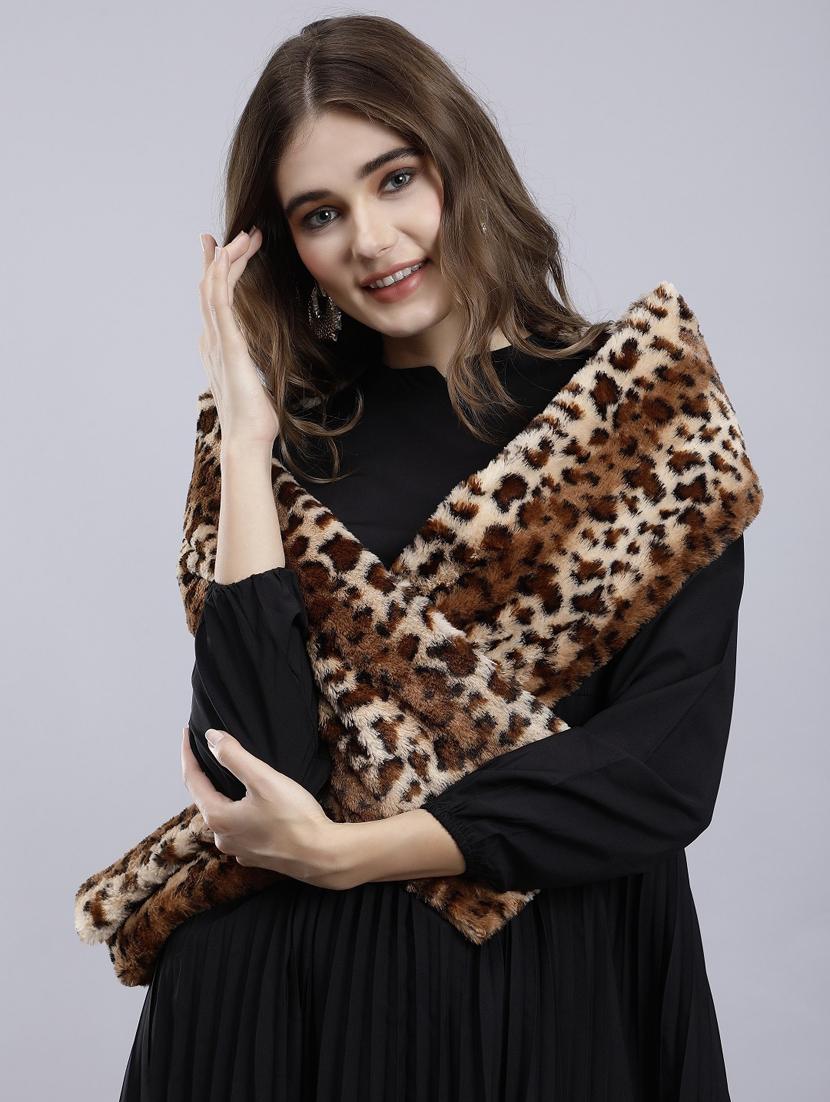 women animal printed fur muffler - 20853053 -  Standard Image - 1