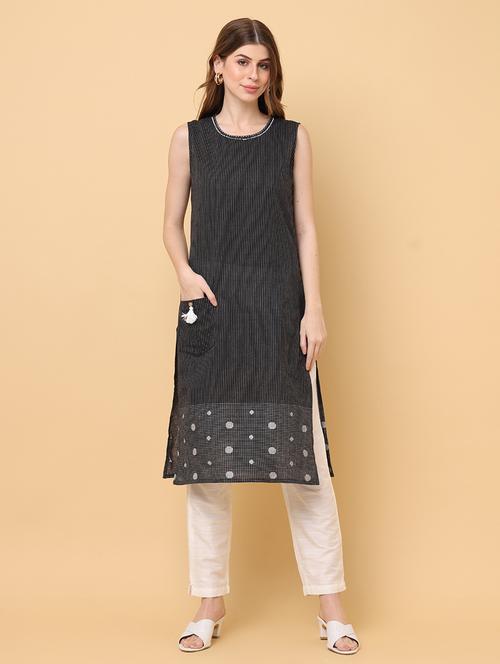 women black round neck straight kurta - 20878554 -  Standard Image - 0