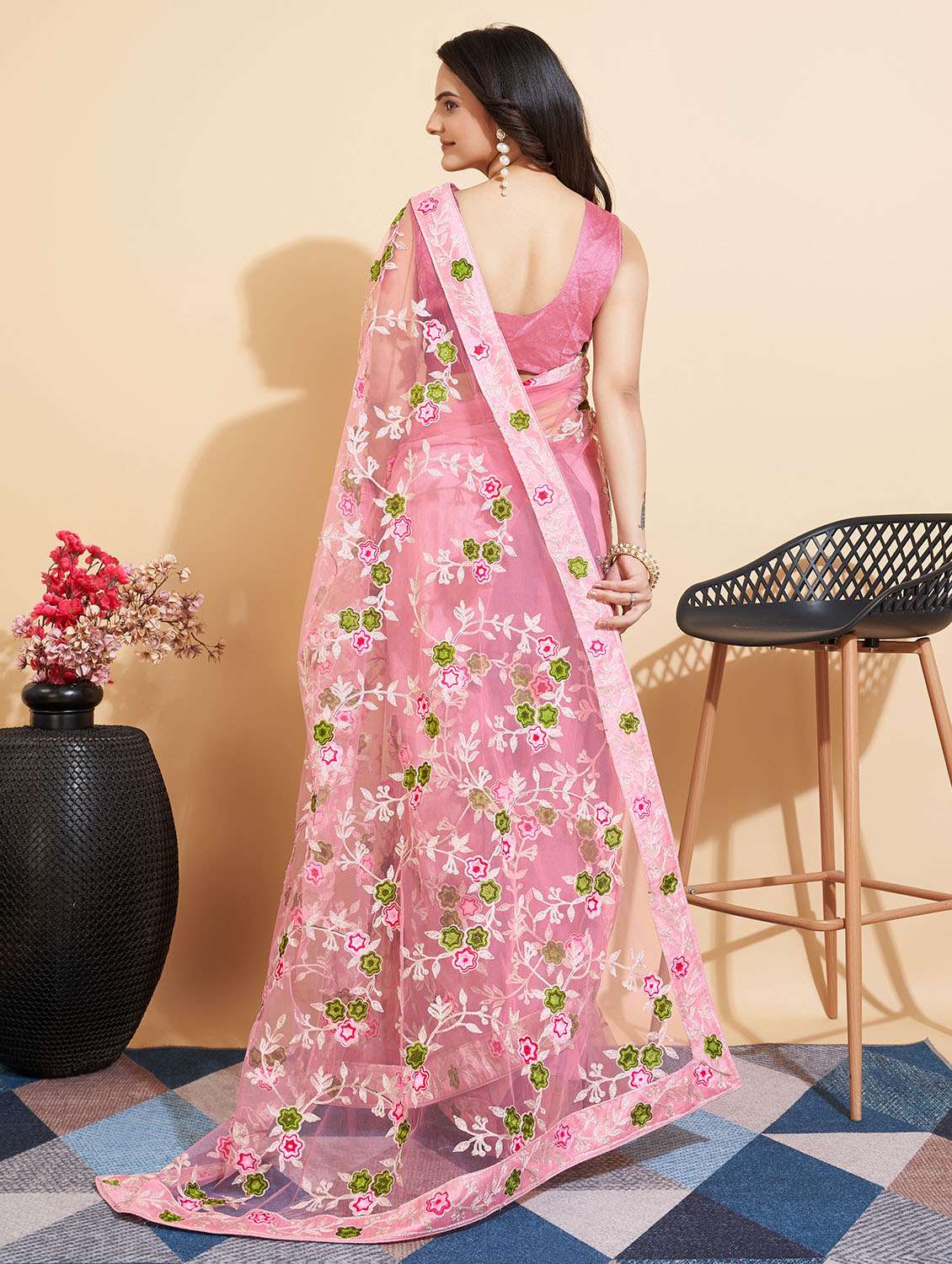 women pink embroidered saree with blouse - 20882386 -  Standard Image - 1