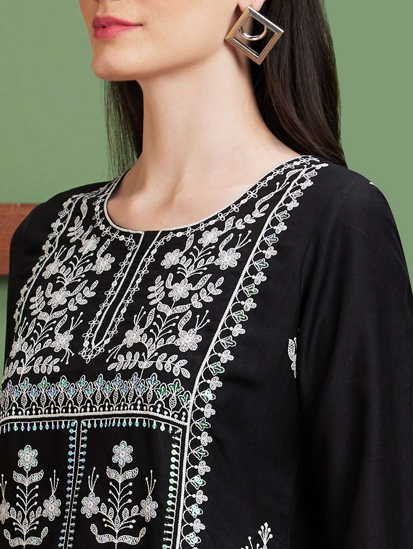 women black round neck kurta pant set - 20885383 -  Standard Image - 4