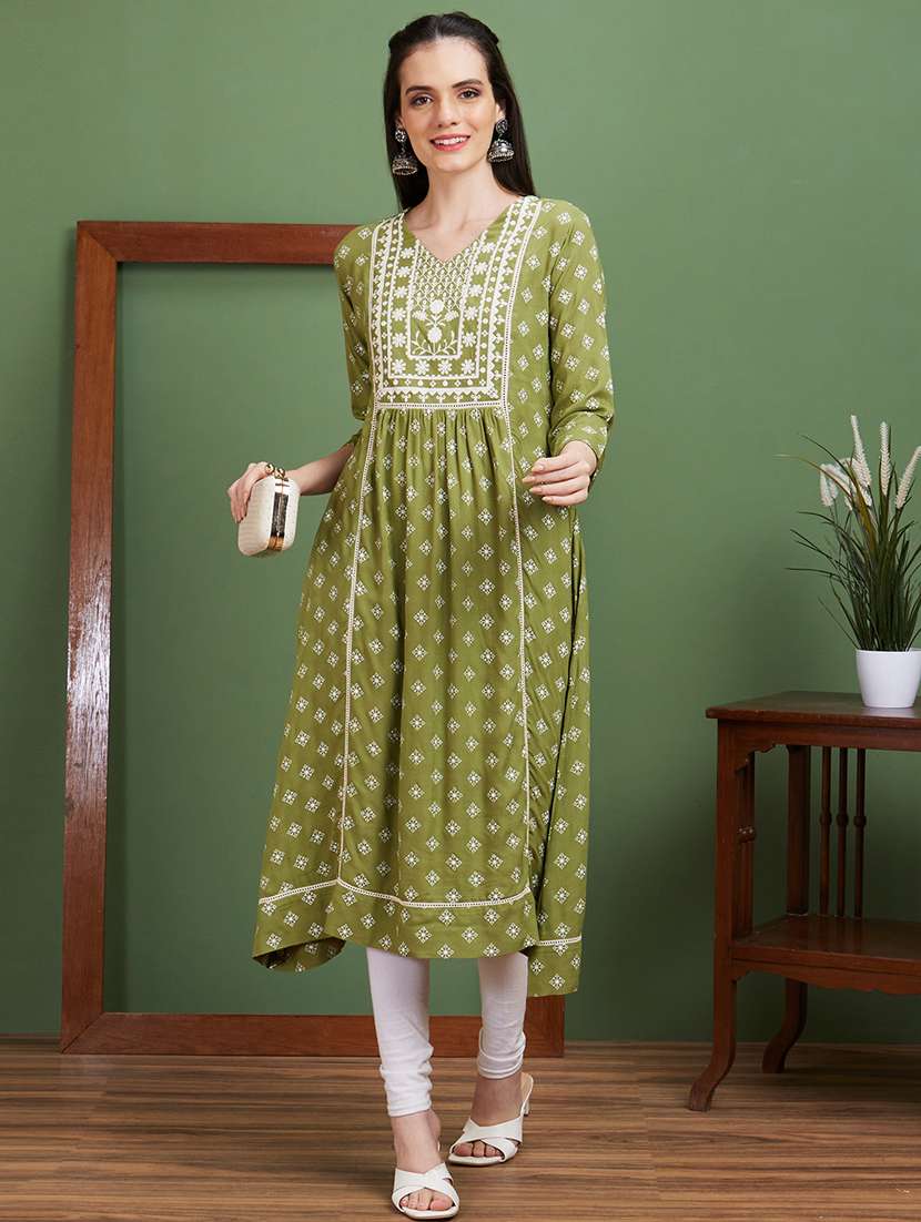 women green v neck a-line kurta