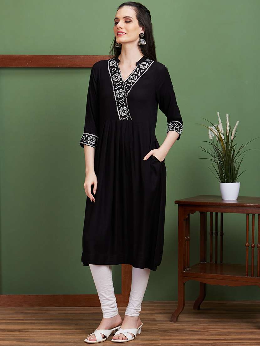 women black v neck a-line kurta - 20885386 -  Standard Image - 1