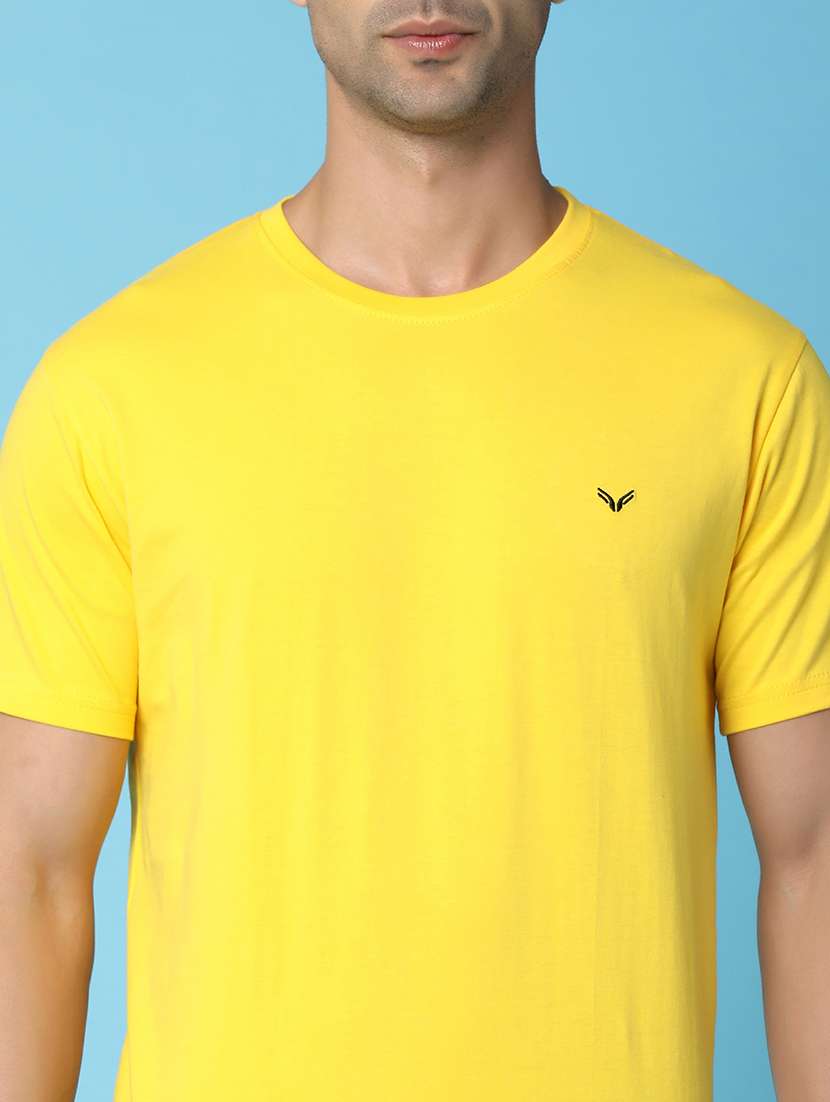 men round neck plain t-shirt - 20890873 -  Standard Image - 4
