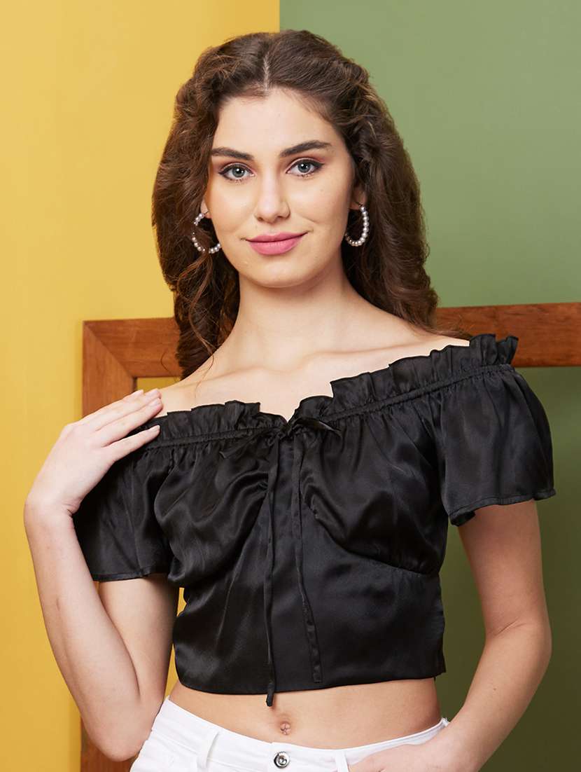 women black solid crop top
