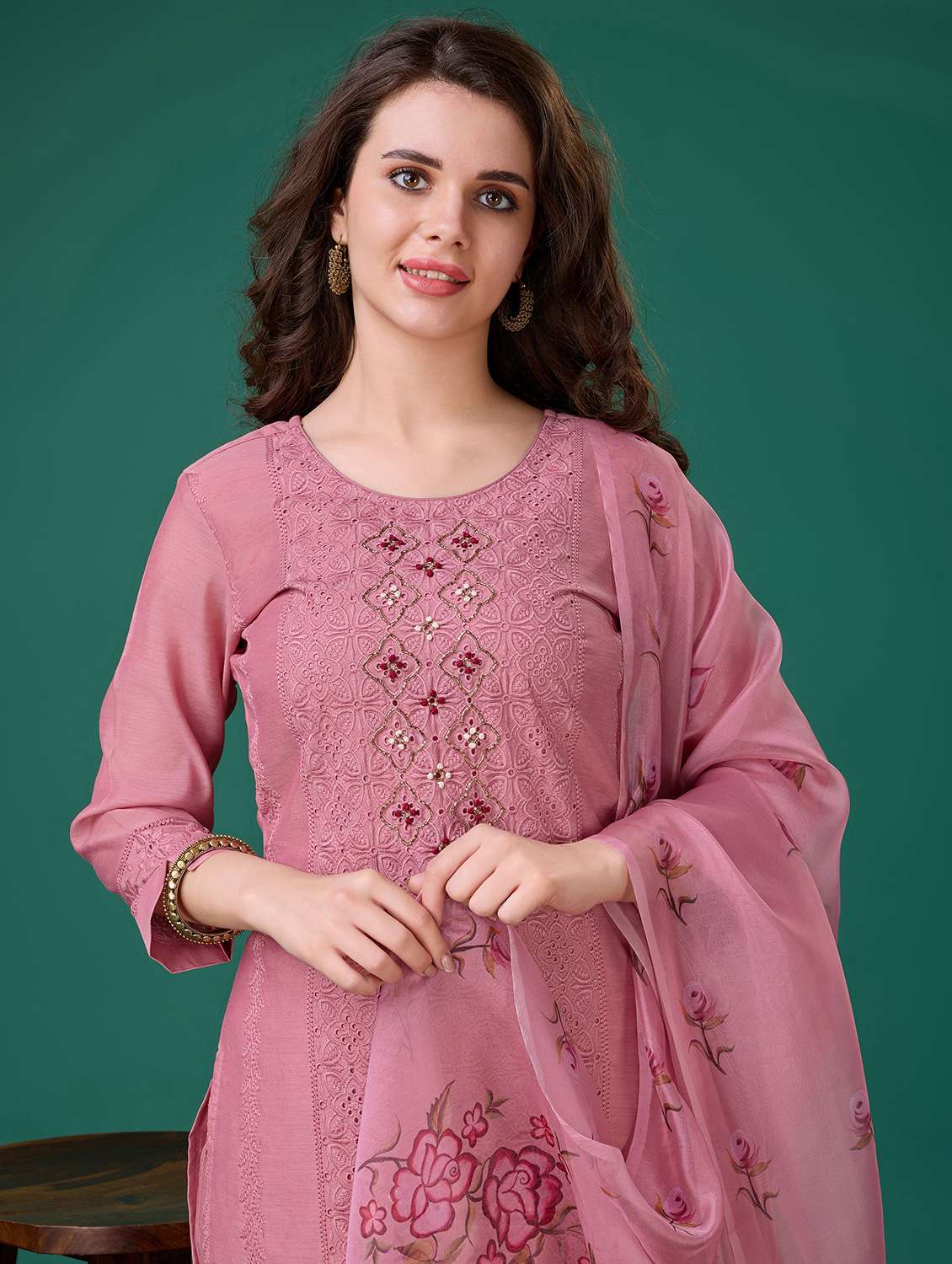 women embroidered kurta pant set with dupatta - 20929907 - Standard Image - 4