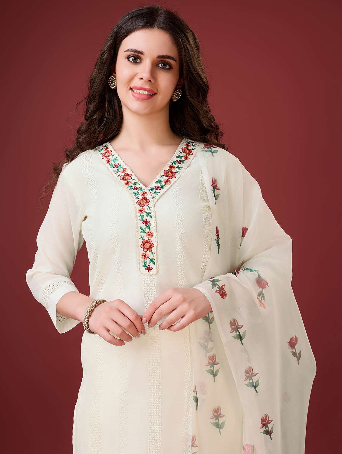 women off-white v neck kurta pant set with dupatta set - 20929910 -  Standard Image - 4