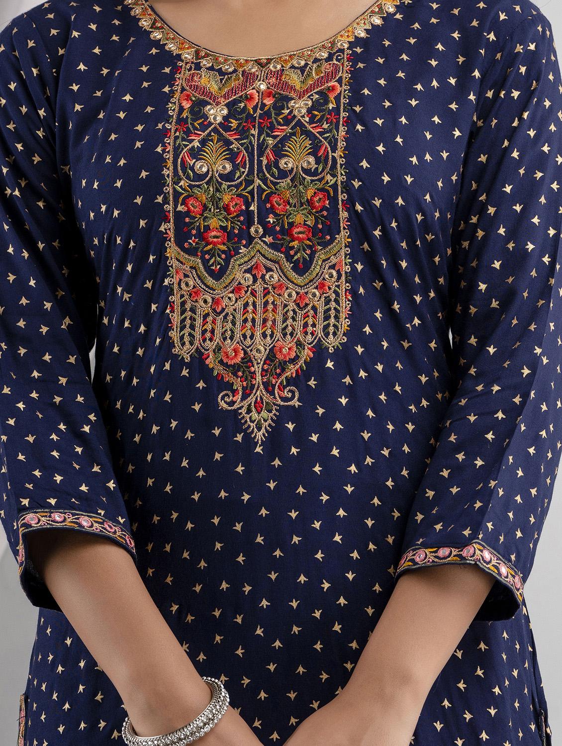embroidered straight kurta - 20932772 - Standard Image - 4