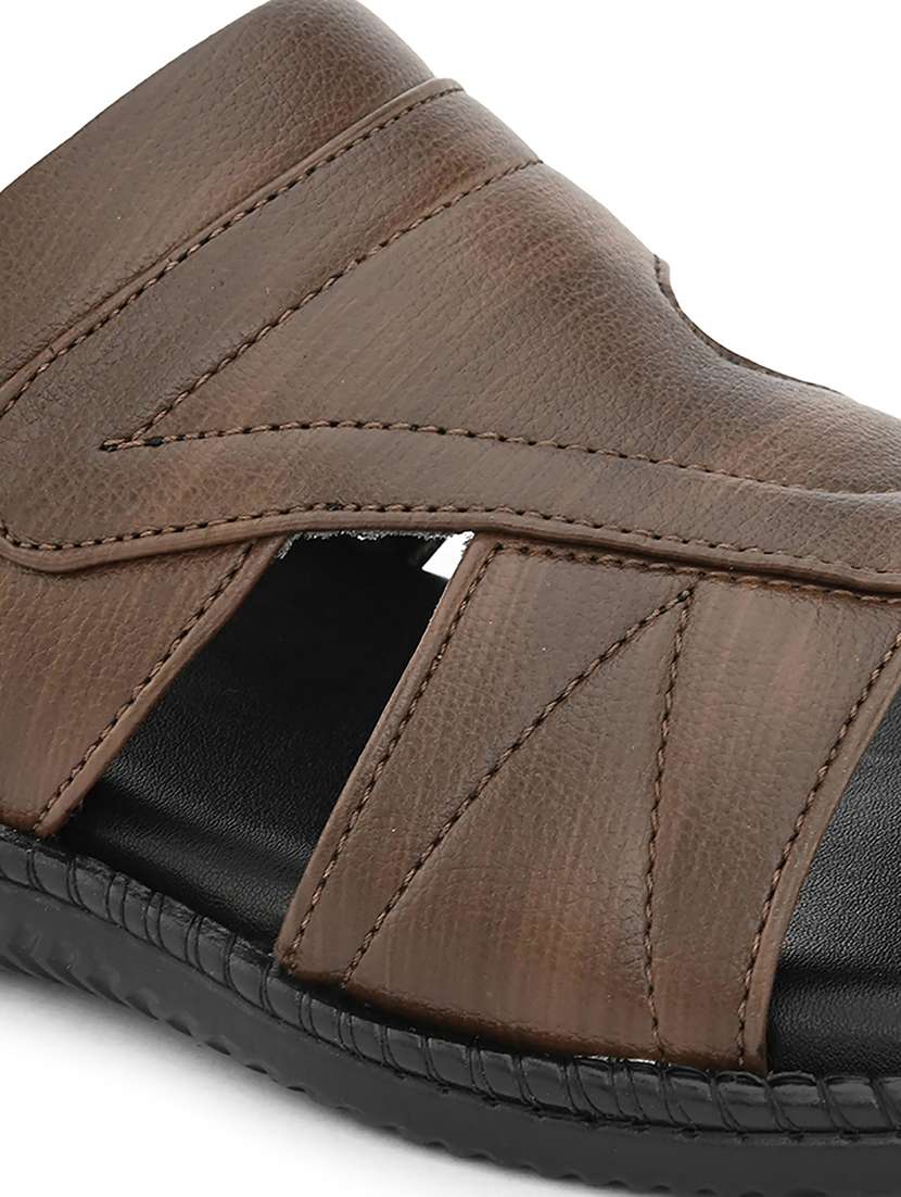 men slip on sandal - 20944820 -  Standard Image - 4