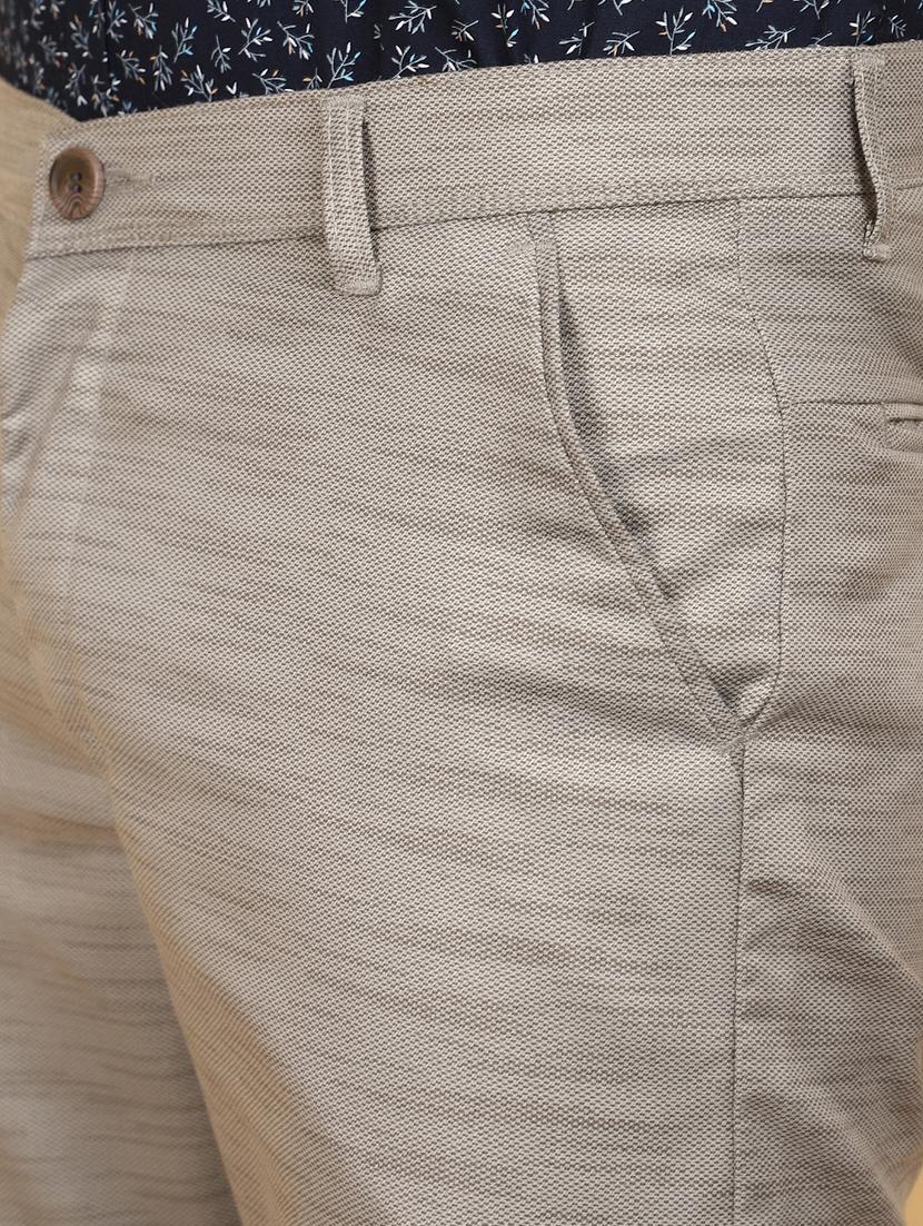 men solid ankle length chinos - 20948724 - Standard Image - 4