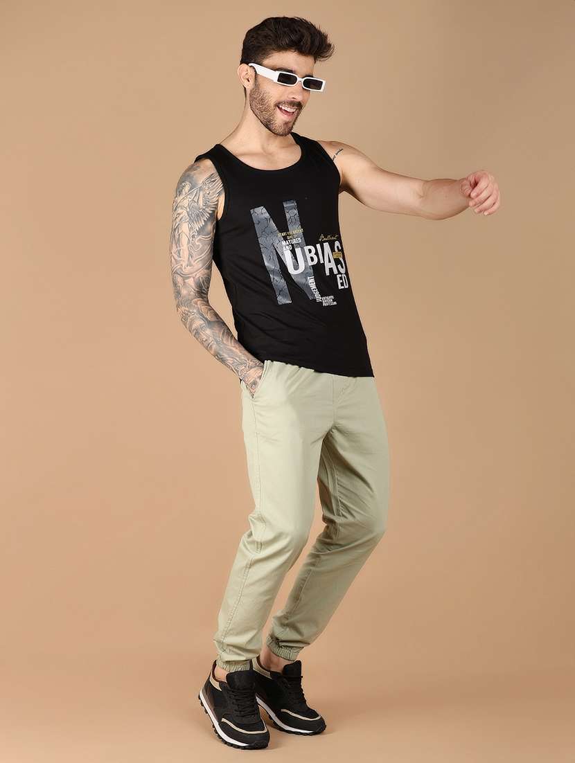 men round neck sleeveless vest - 20948768 -  Standard Image - 4