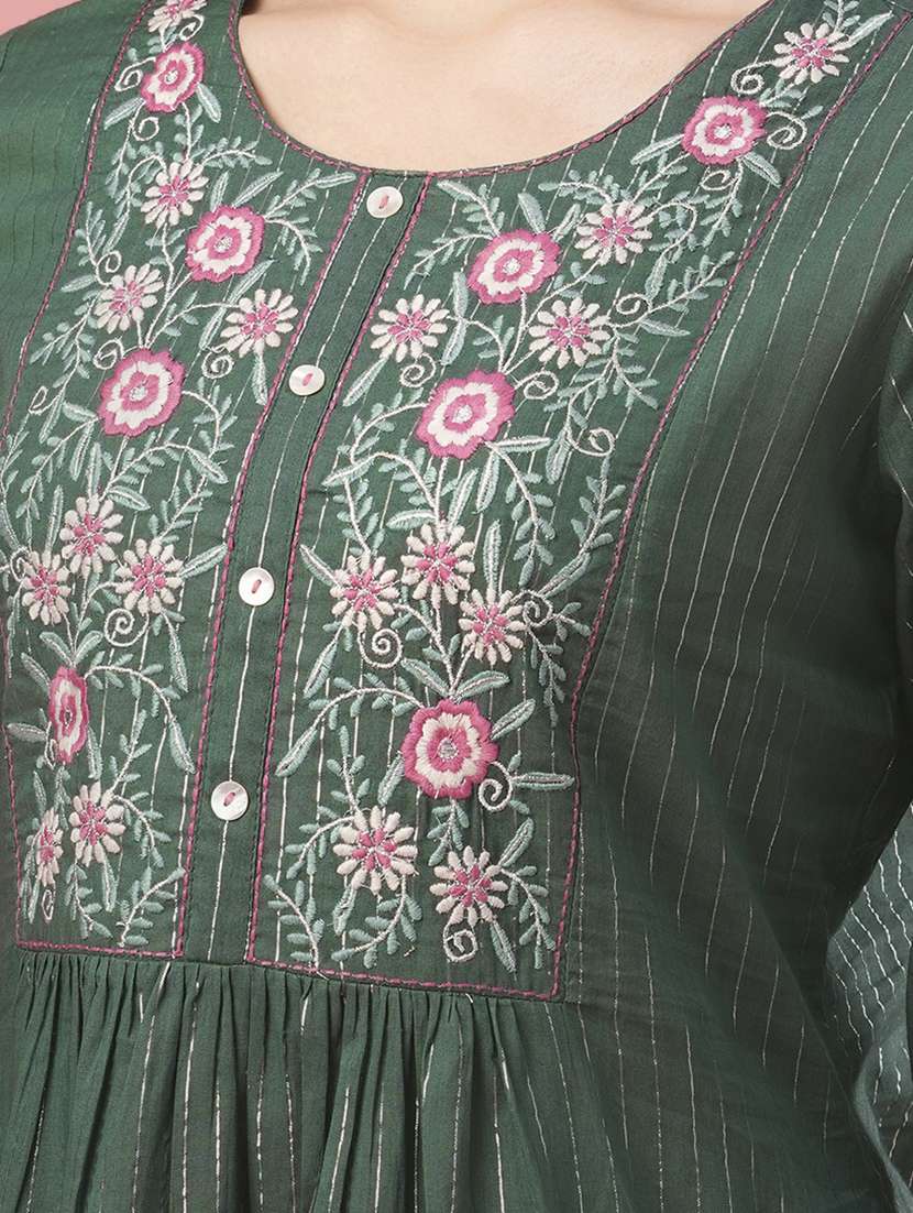 women green round neck a-line kurta - 20958597 - Standard Image - 4
