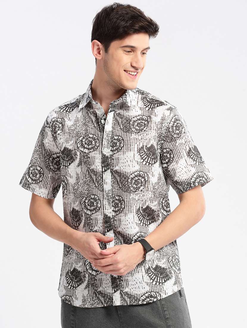 men white printed casual shirt - 20960736 -  Standard Image - 4