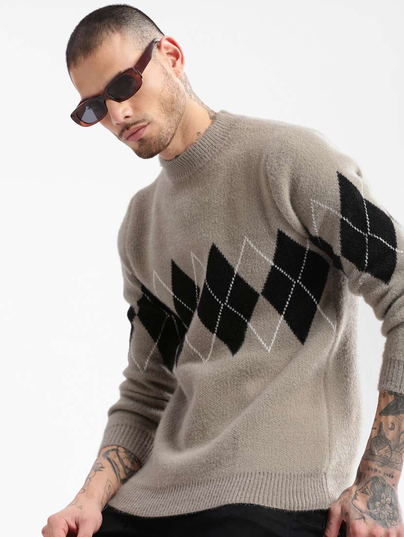 men long sleeved geometric pullover - 20960846 -  Standard Image - 4