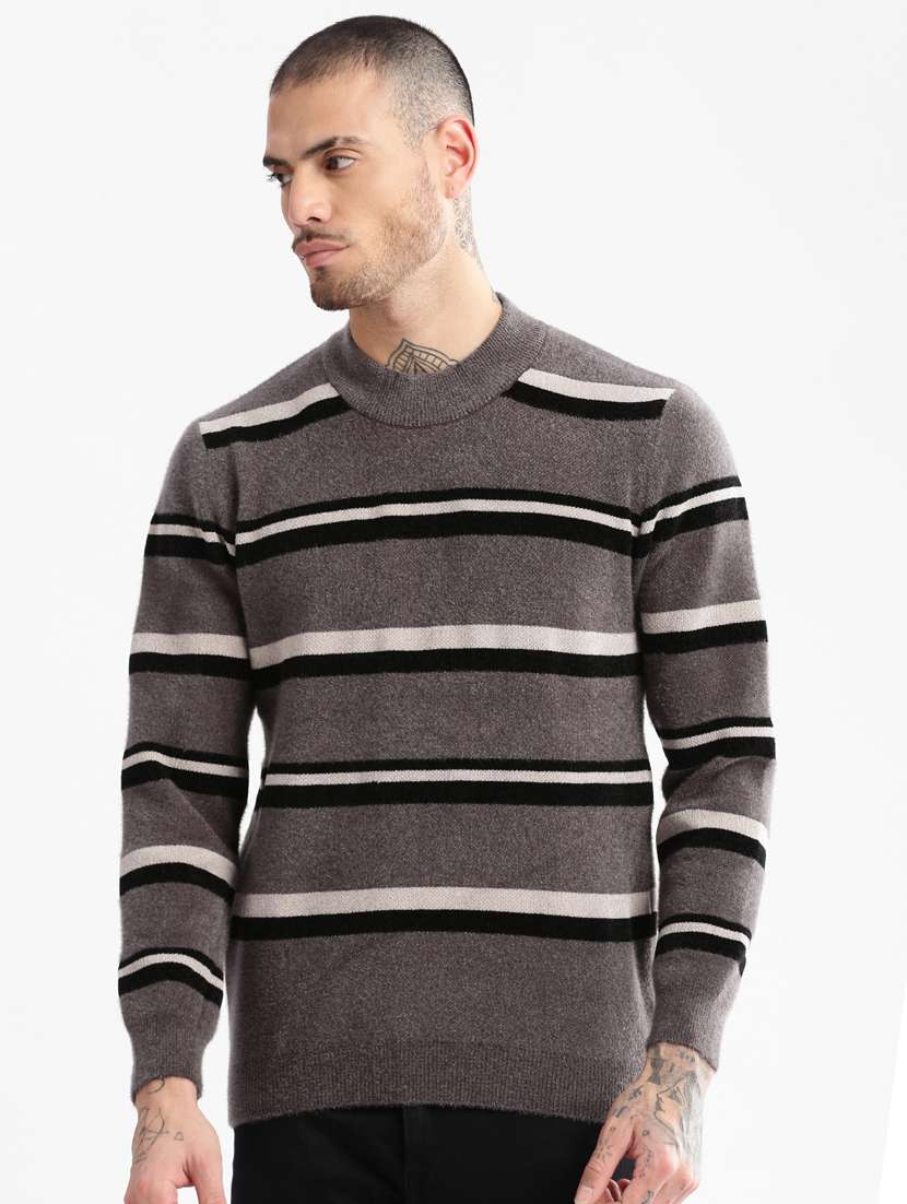 men long sleeved striped pullover