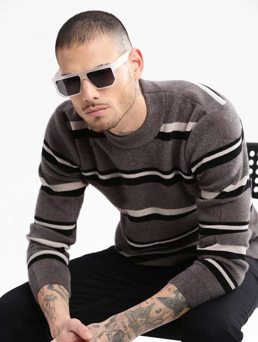 men long sleeved striped pullover - 20960847 -  Standard Image - 4