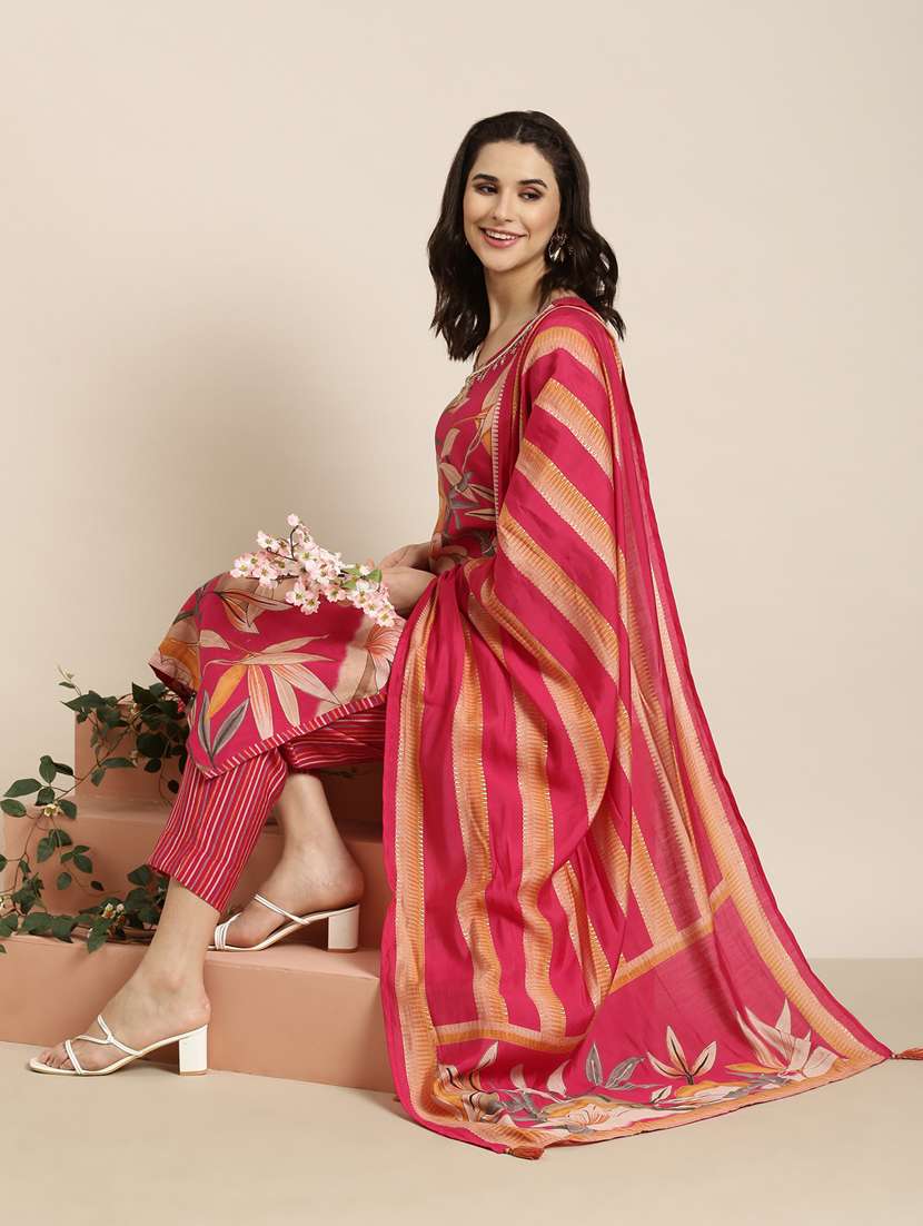 women floral v neck kurta pant set with dupatta - 20961121 -  Standard Image - 4