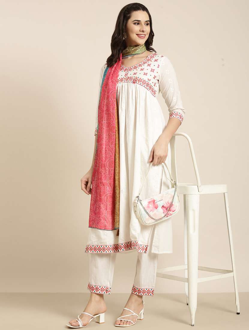 women embroidered kurta pant set with dupatta - 20961125 -  Standard Image - 4