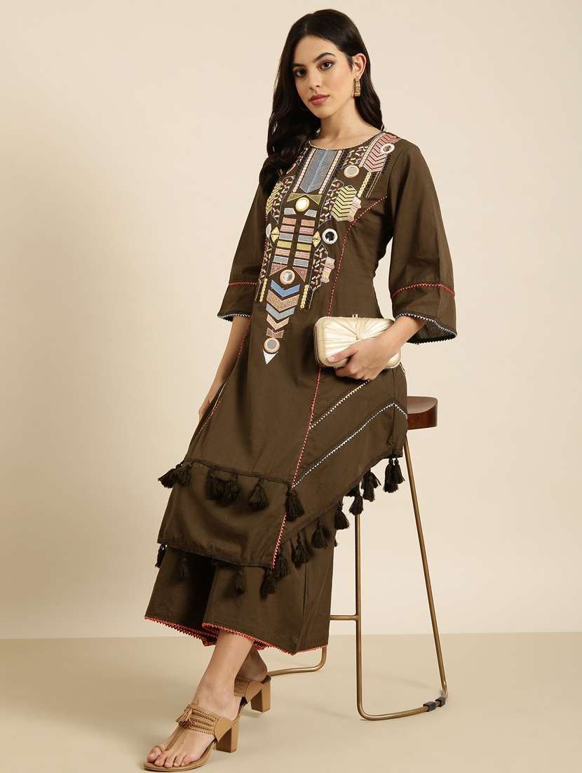 women embroidered round neck kurta palazzo set  - 20961176 -  Standard Image - 4