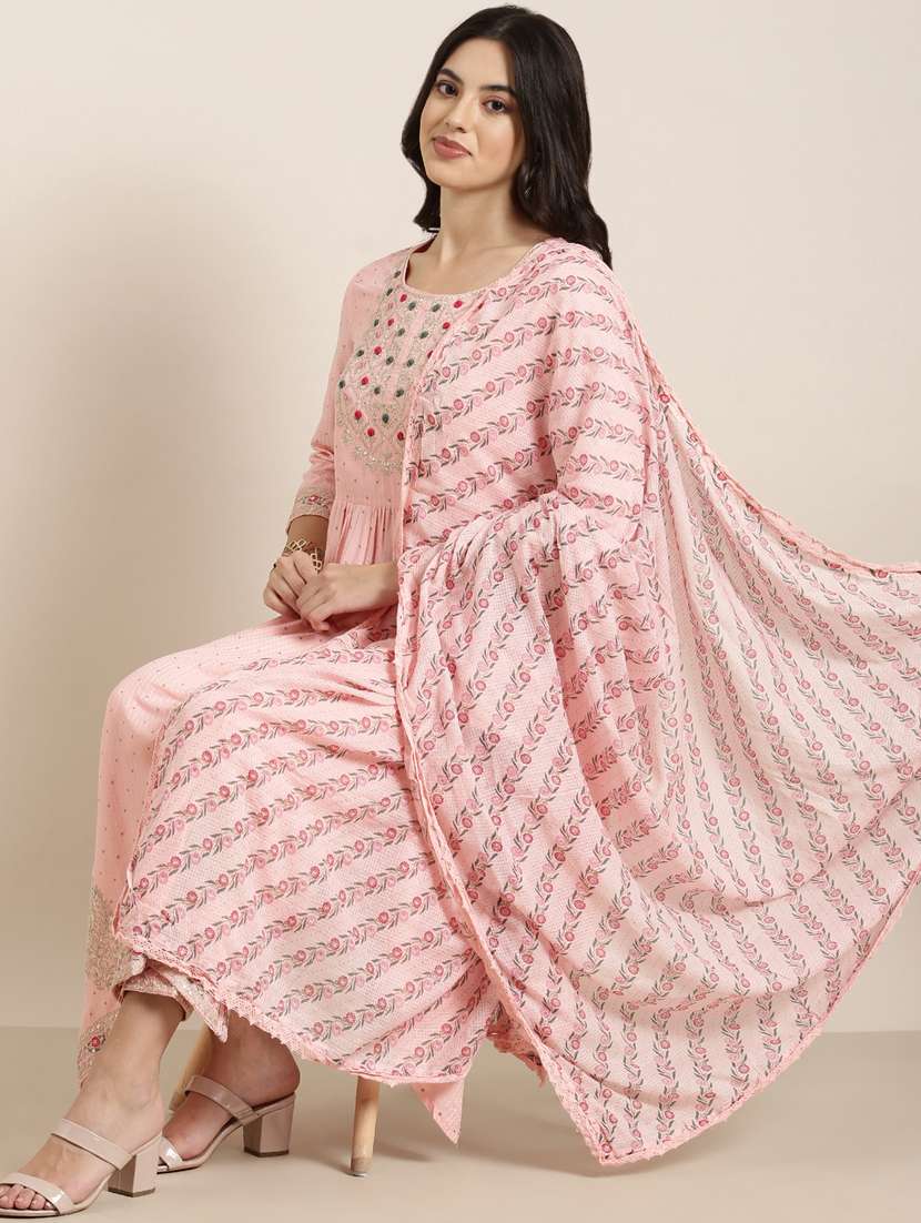 women embroidered kurta pant set with dupatta - 20961211 -  Standard Image - 4