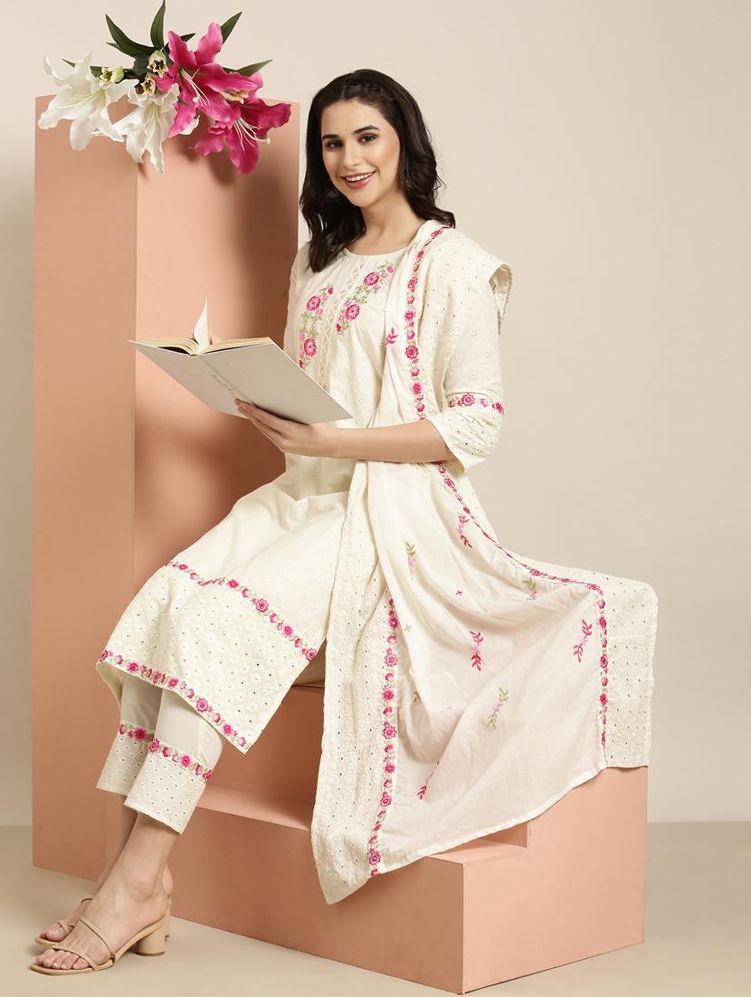 women embroidered kurta pant set with dupatta - 20961227 - Standard Image - 4