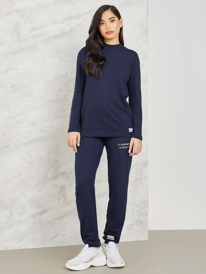 women printed t-shirt & jogger co-ord set