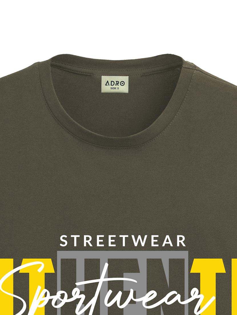 men round neck chest print t-shirt - 20966308 - Standard Image - 4