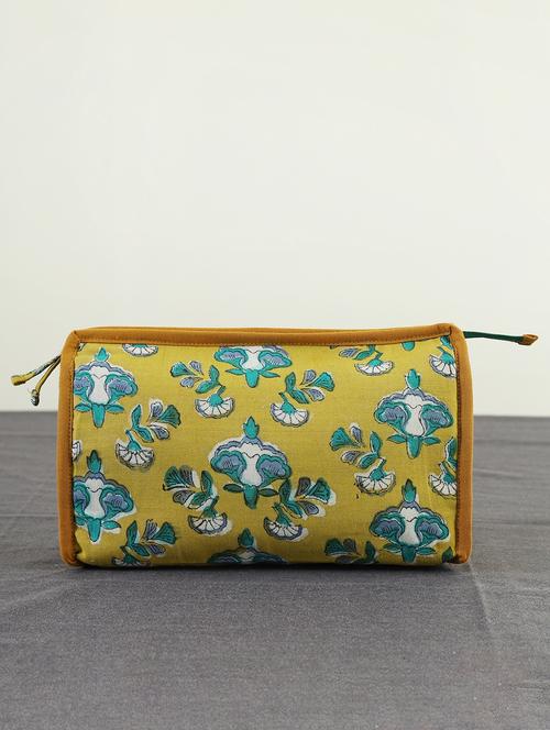 women floral print cotton pouch - 20967603 - Standard Image - 0