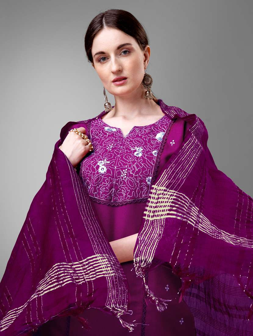women embroidered kurta pant suit set - 20971699 - Standard Image - 4
