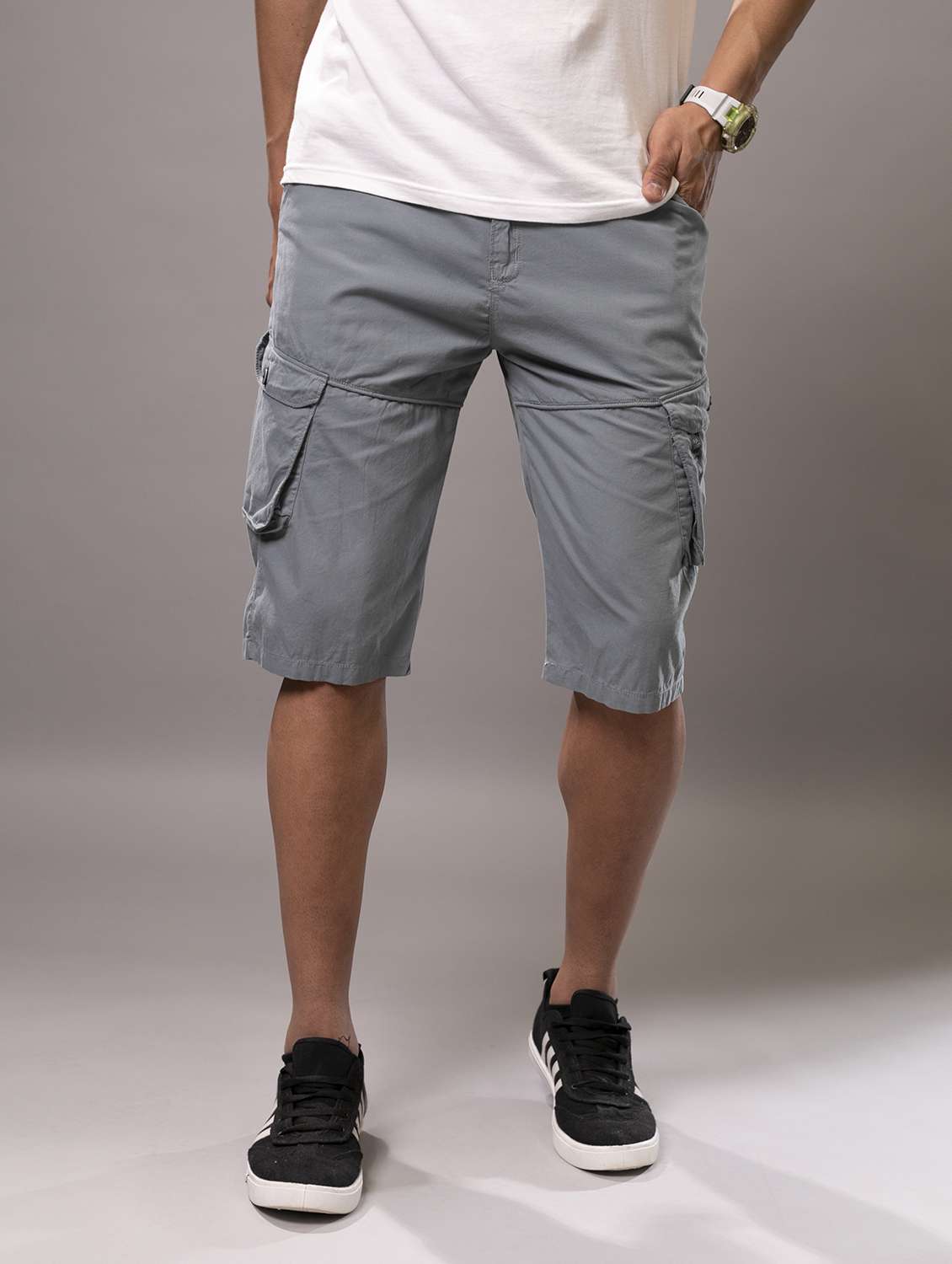 men solid mid rise cargo shorts