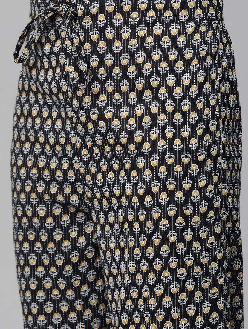 women three quarter sleeve kurta pant set - 20999668 -  Standard Image - 4