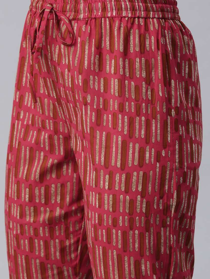 women three quarter sleeve kurta pant with dupatta set - 20999747 -  Standard Image - 4