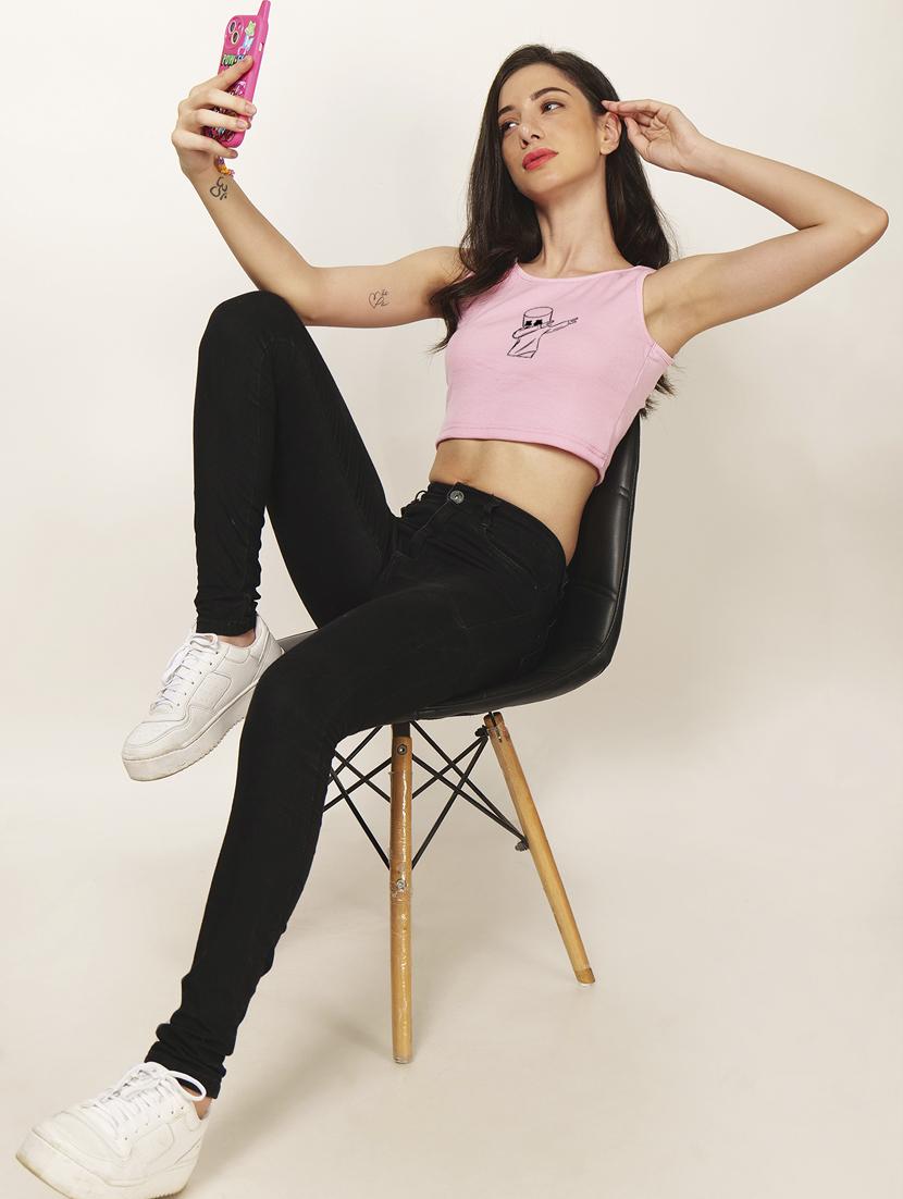 pink front printed casual crop top - 21020072 - Standard Image - 4