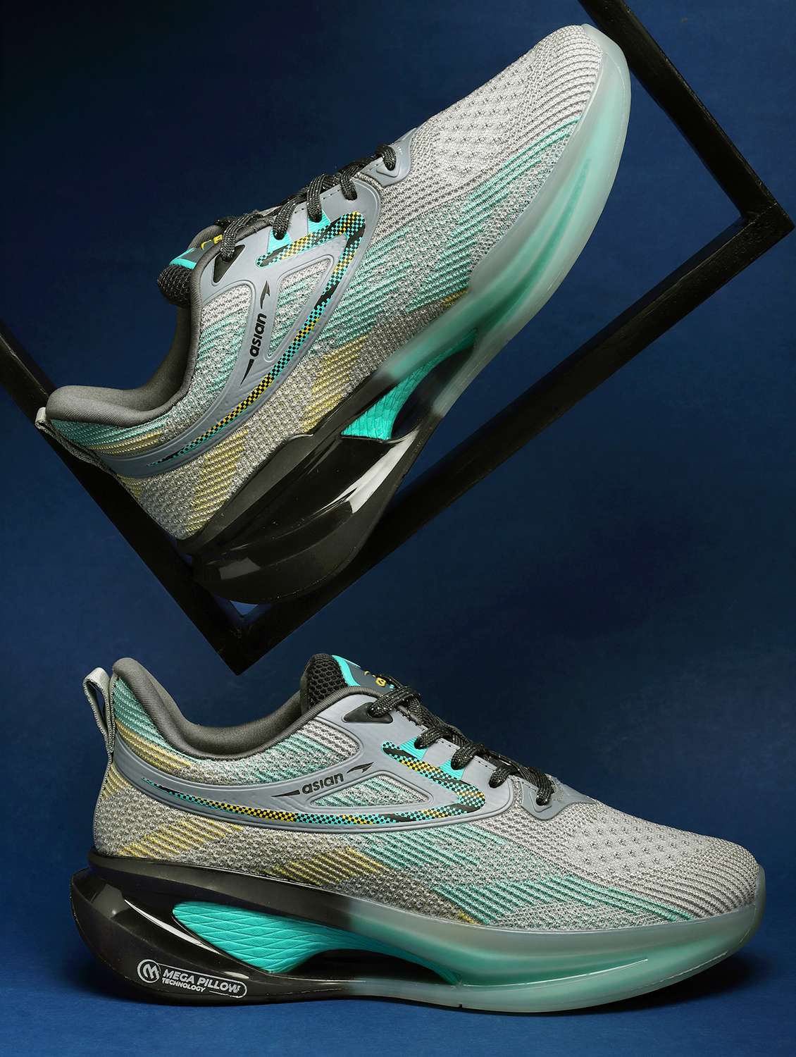 men lace up sport shoes