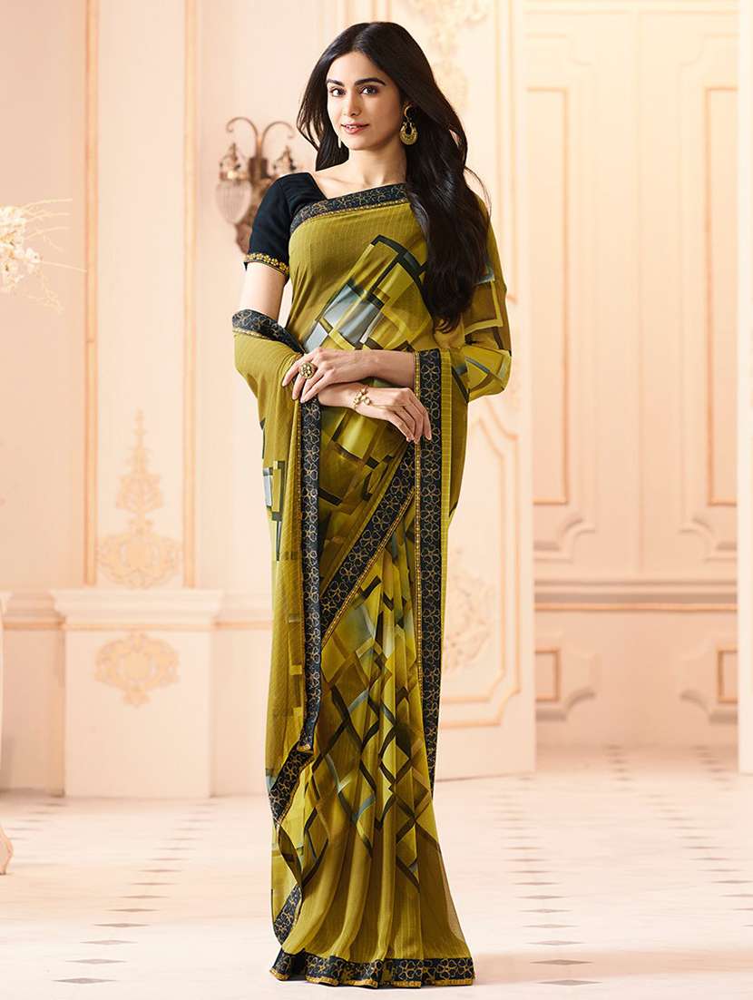 women geometric printed saree with blouse