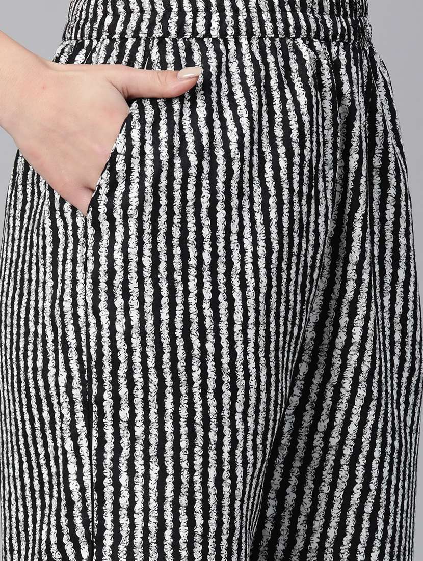 women three quarter sleeve kurta pant with dupatta set - 21031702 -  Standard Image - 4