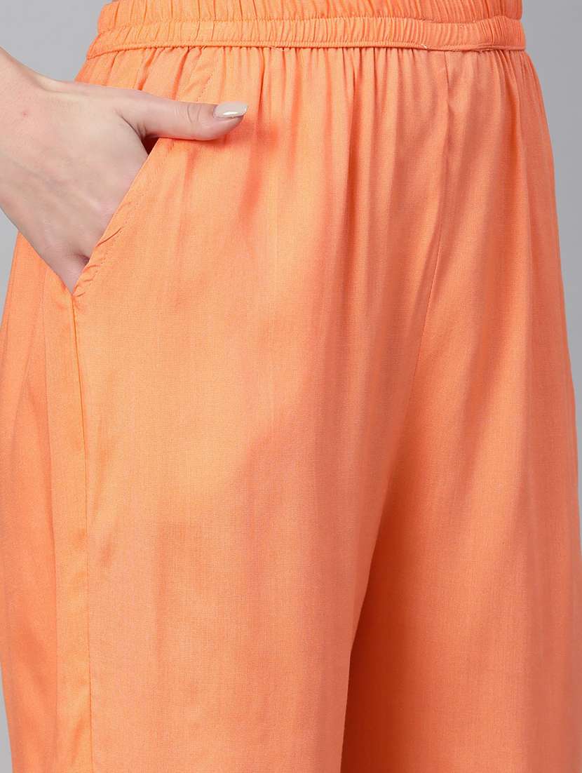 women printed kurta pant suit set - 21031709 -  Standard Image - 4