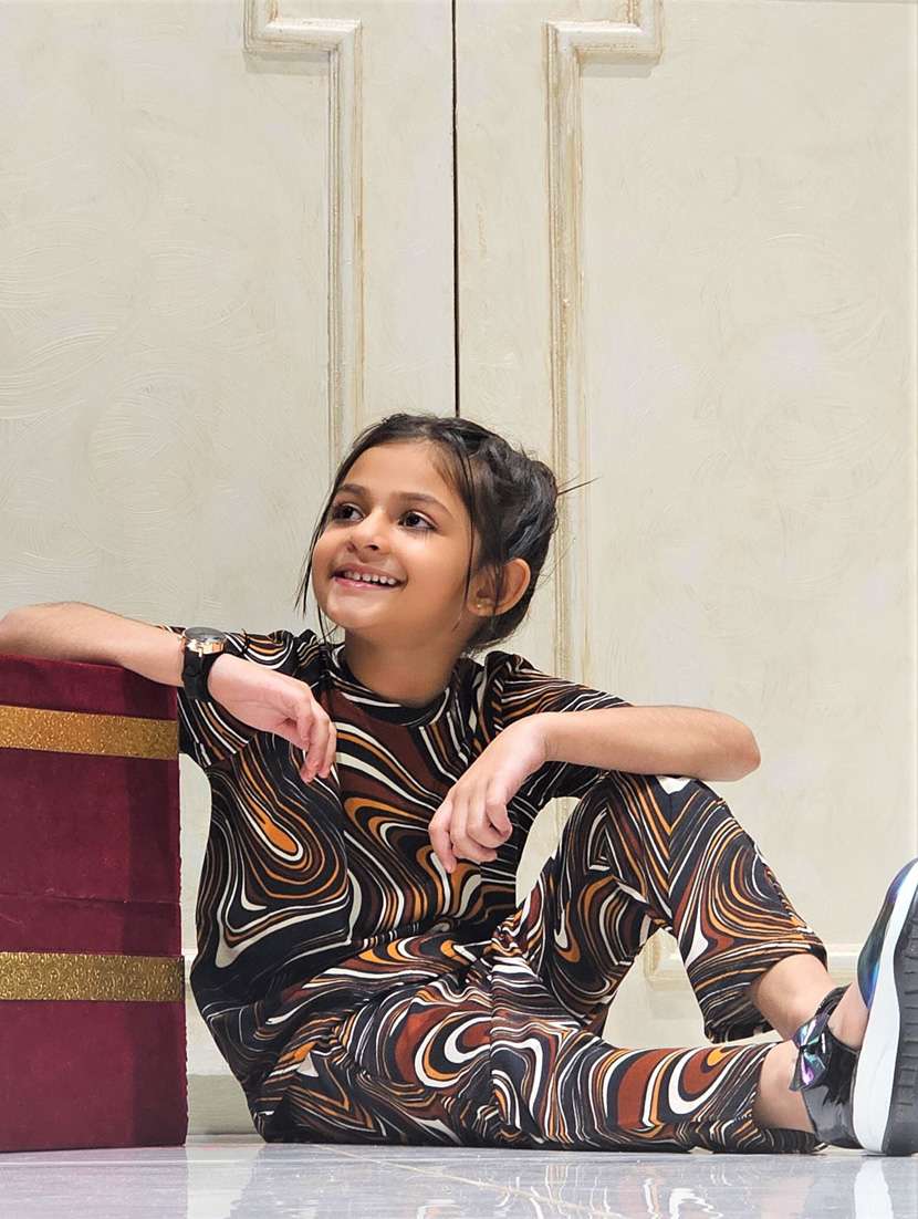 girls printed t-shirt and pajama set - 21033518 -  Standard Image - 1