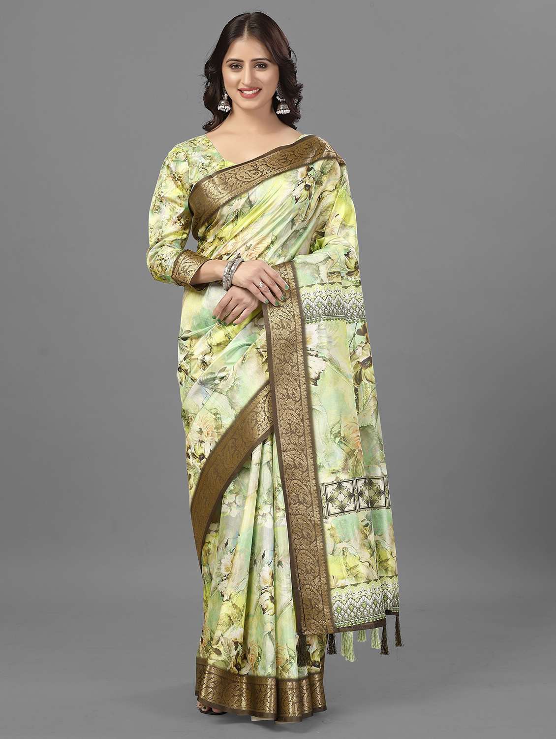 women floral printed zari bordered saree with blouse