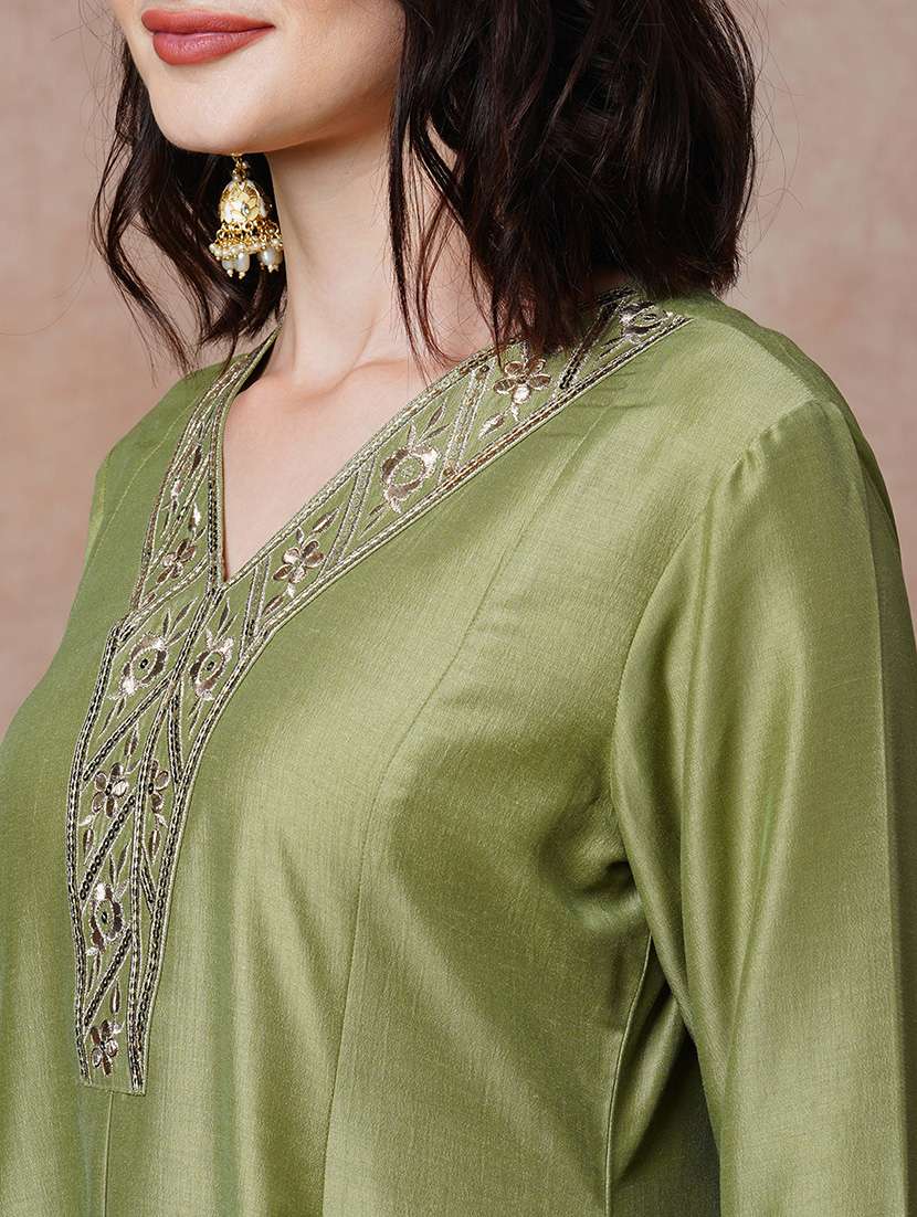 globus women olive floral embroidered & sequinned yoke panelled a-line anarkali kurta & pant set - 21034524 -  Standard Image - 4