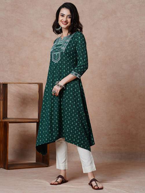 women green notch neck a-line kurta - 21034526 -  Standard Image - 0
