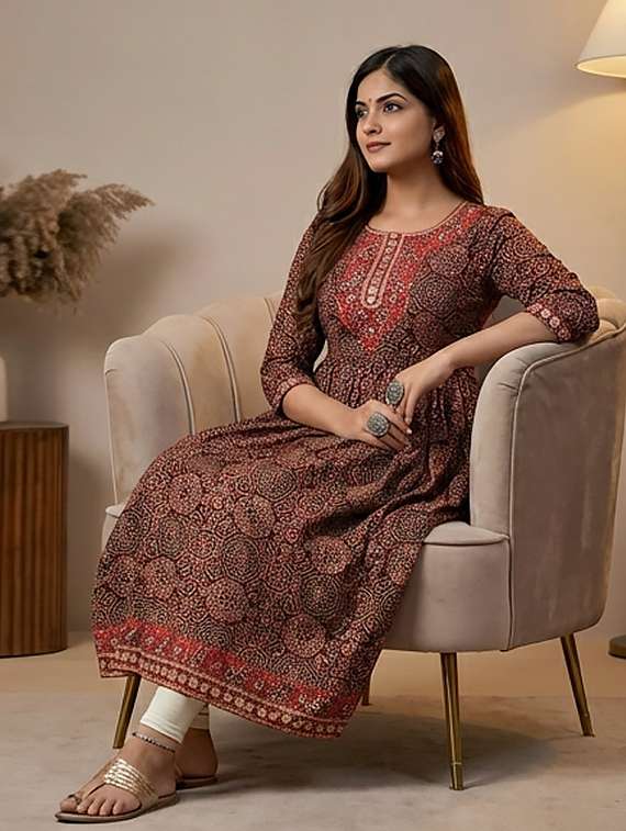 women printed three quarter sleeve kurta