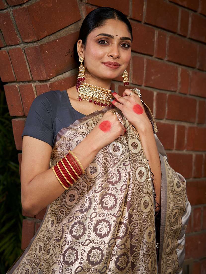 women self design banarasi saree with blouse - 21036477 -  Standard Image - 1