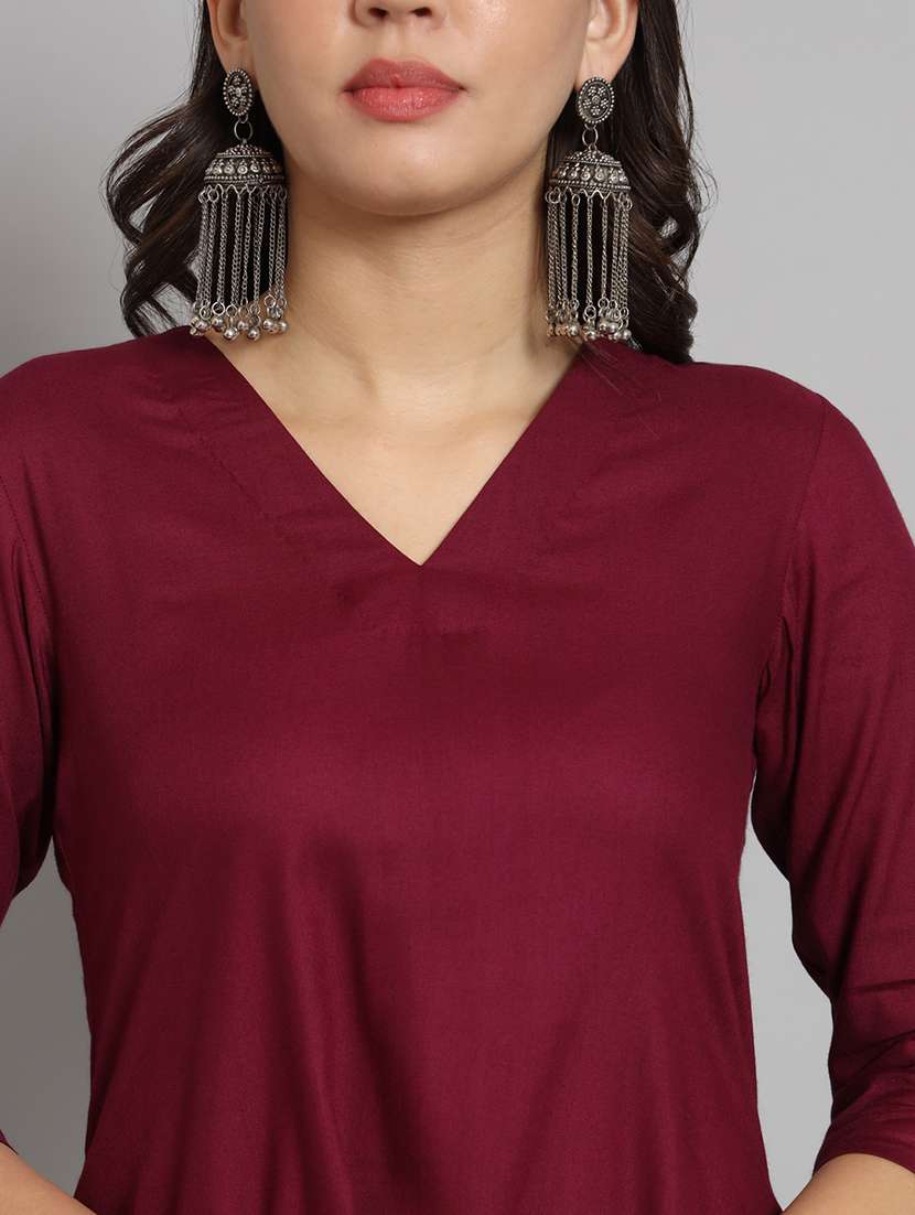 women maroon v neck kurta pant set  - 21036663 -  Standard Image - 4